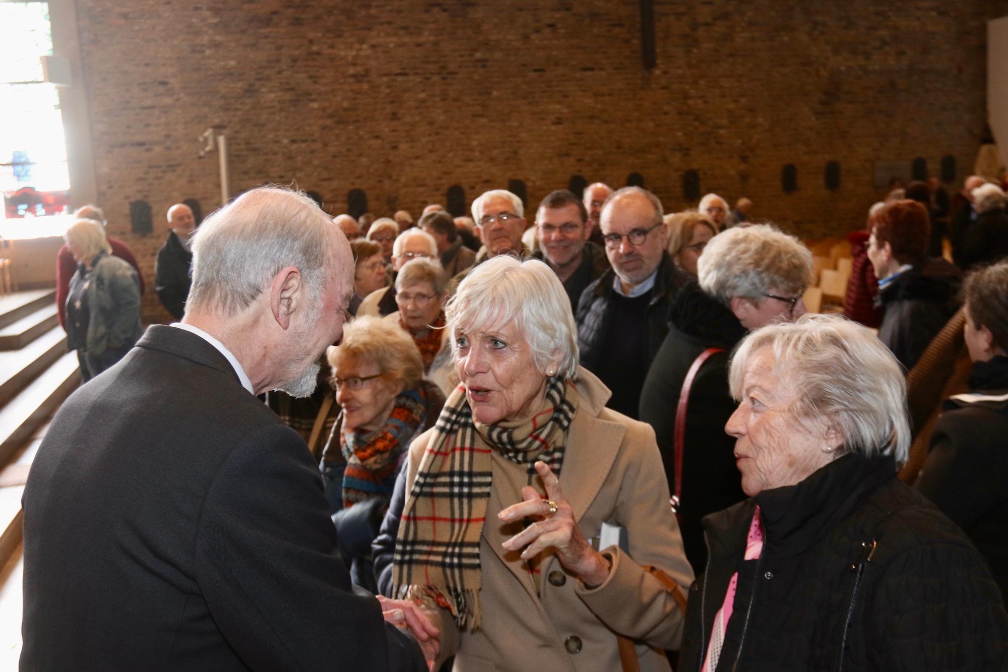 itzplätze waren ein rares Gut. Und im Anschluss der Messe nahm der Jubilar in der Dürener Marienkirche ungezählte Gratulationen in Empfang.