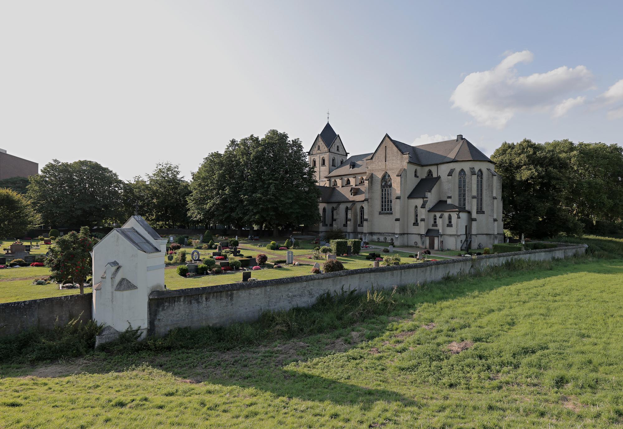 1150 wurde die Kirche St. Matthias  Hohenbudberg zum ersten Mal urkundlich erwähnt.