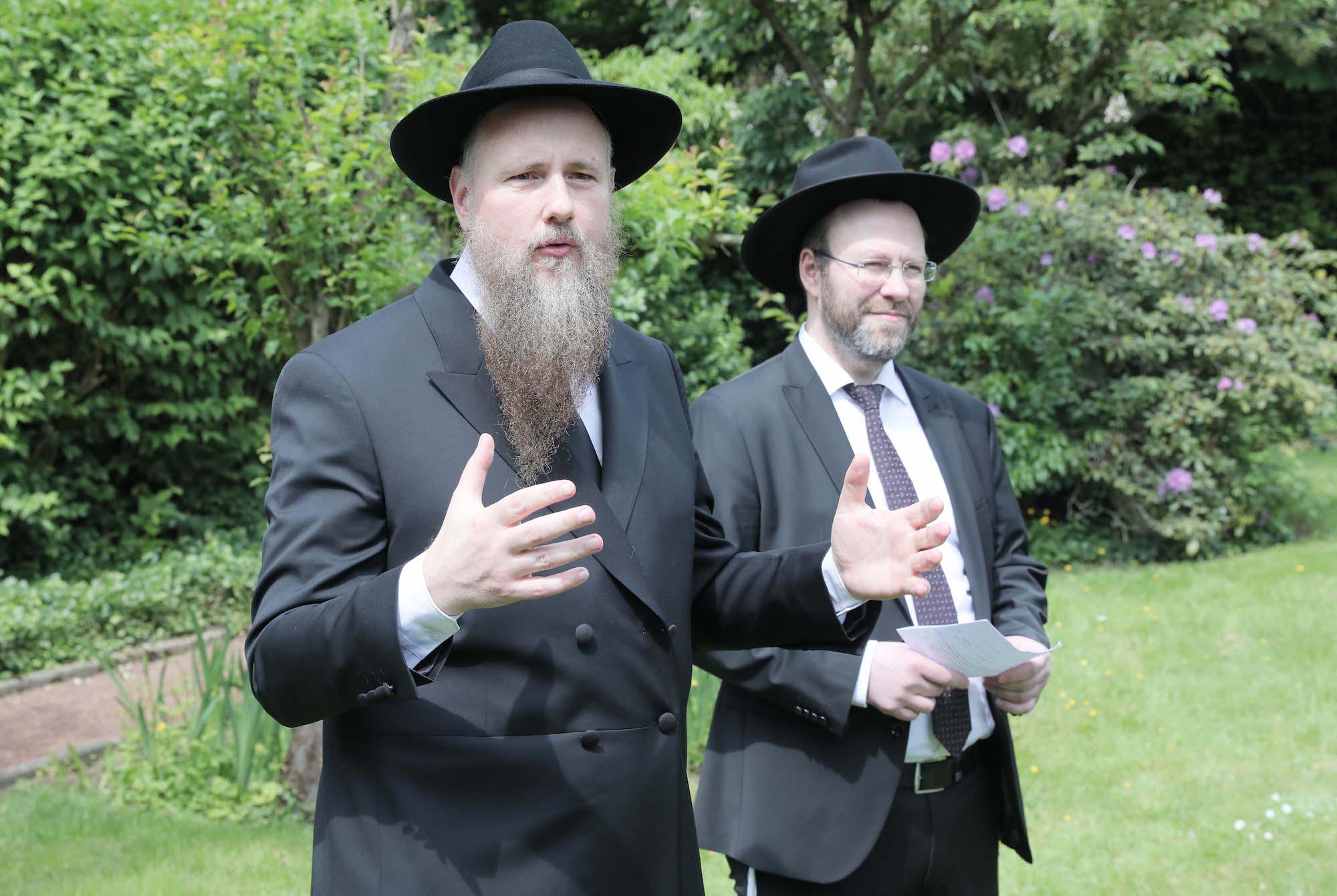 Rabbi Yitzchak Mendel Wagner (links) und Samuel Naydych (Vorsitzender der jüdischen Gemeinde Krefeld)